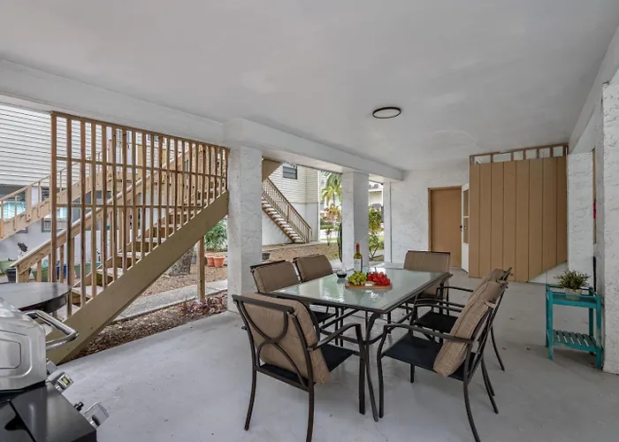 Gorgeous Townhouse One Block Away To Beaches! Clearwater Beach