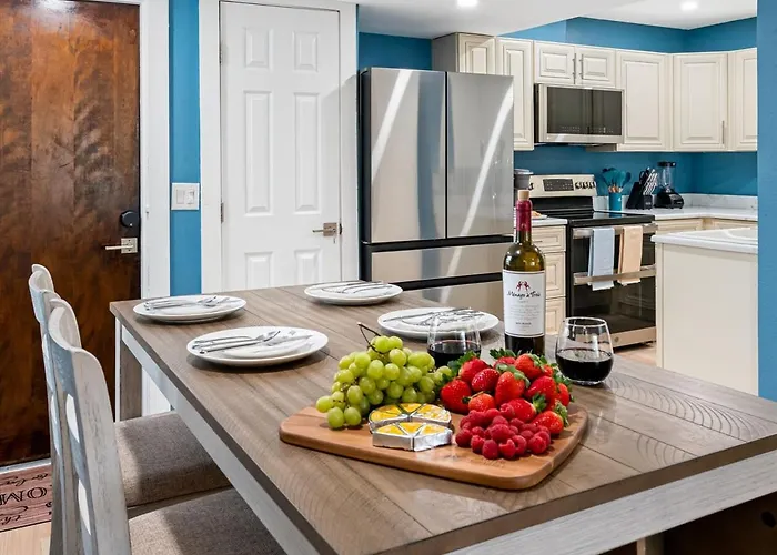 Gorgeous Townhouse One Block Away To Beaches! Holiday home Clearwater Beach