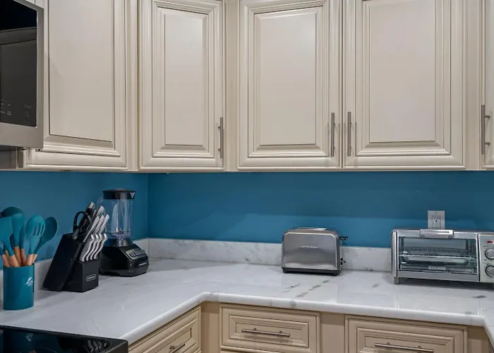Gorgeous Townhouse One Block Away To Beaches! * Clearwater Beach