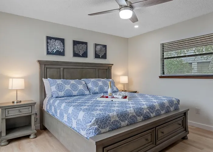 Gorgeous Townhouse One Block Away To Beaches! * Clearwater Beach