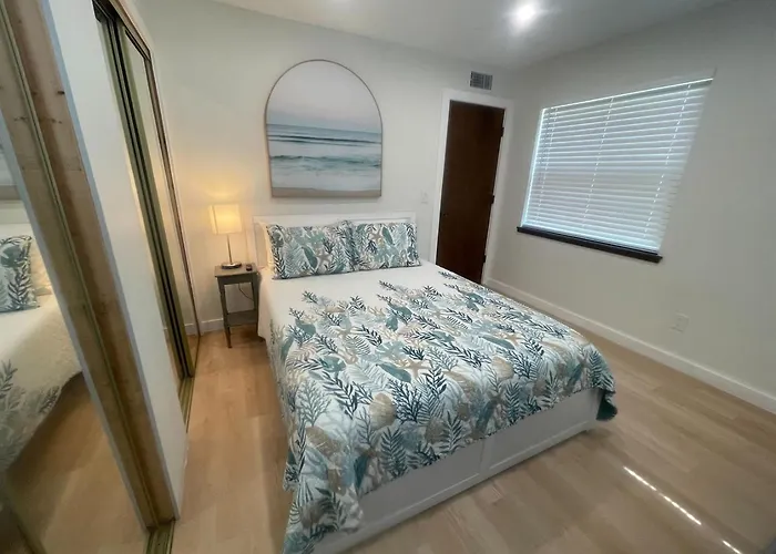 Сasa de vacaciones Gorgeous Townhouse One Block Away To Beaches!