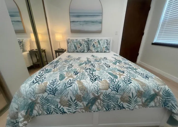 Gorgeous Townhouse One Block Away To Beaches! Сasa de vacaciones *