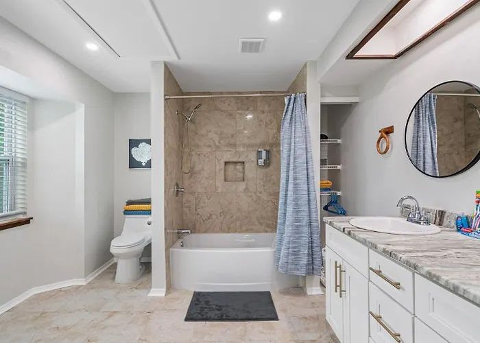 Holiday home Gorgeous Townhouse One Block Away To Beaches!