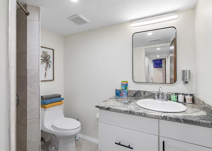 Gorgeous Townhouse One Block Away To Beaches! Clearwater Beach