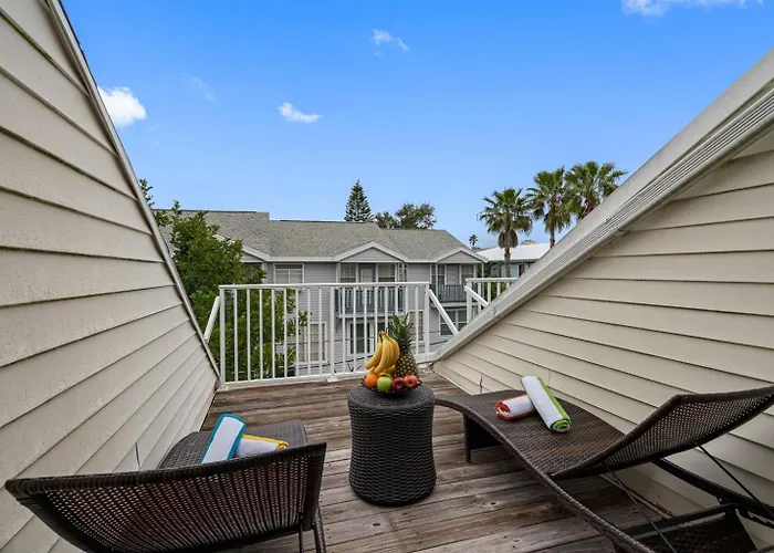 Gorgeous Townhouse One Block Away To Beaches! * Clearwater Beach