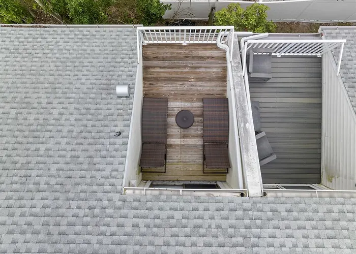 Gorgeous Townhouse One Block Away To Beaches! Clearwater Beach