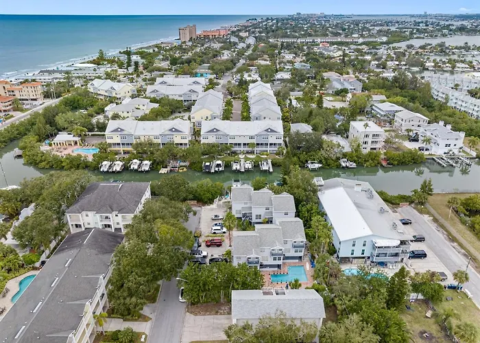 Gorgeous Townhouse One Block Away To Beaches! Clearwater Beach
