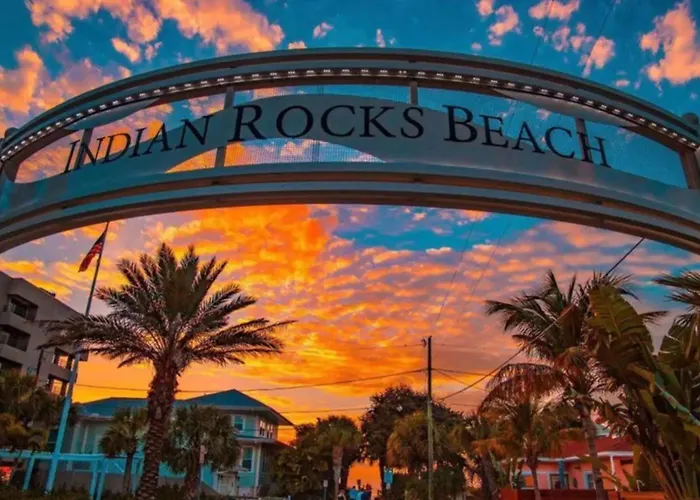 Gorgeous Townhouse One Block Away To Beaches! Clearwater Beach