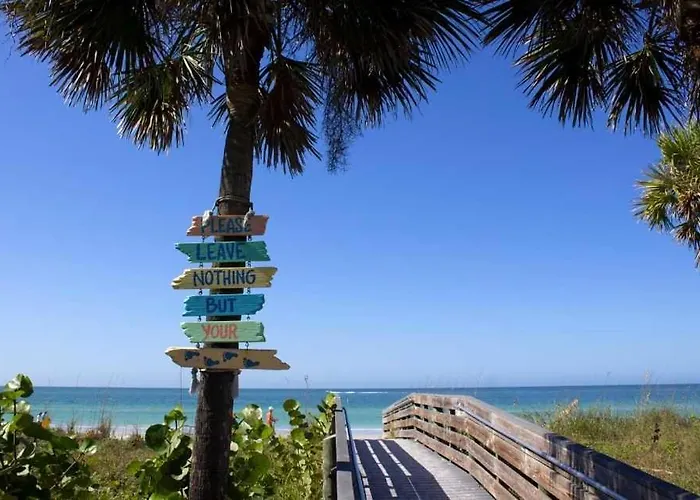 Gorgeous Townhouse One Block Away To Beaches! Clearwater Beach