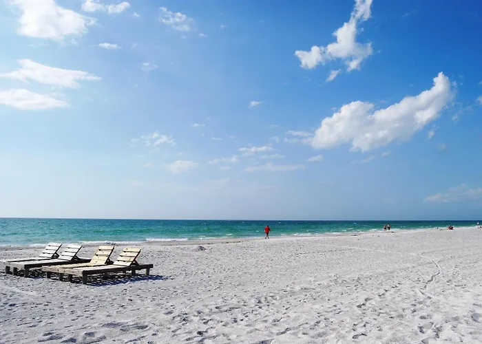 Gorgeous Townhouse One Block Away To Beaches! Clearwater Beach