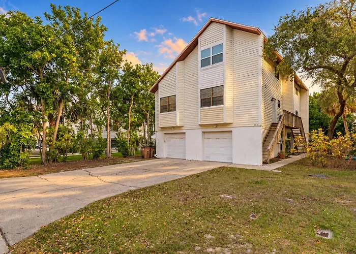 Gorgeous Townhouse One Block Away To Beaches! Holiday home Clearwater Beach