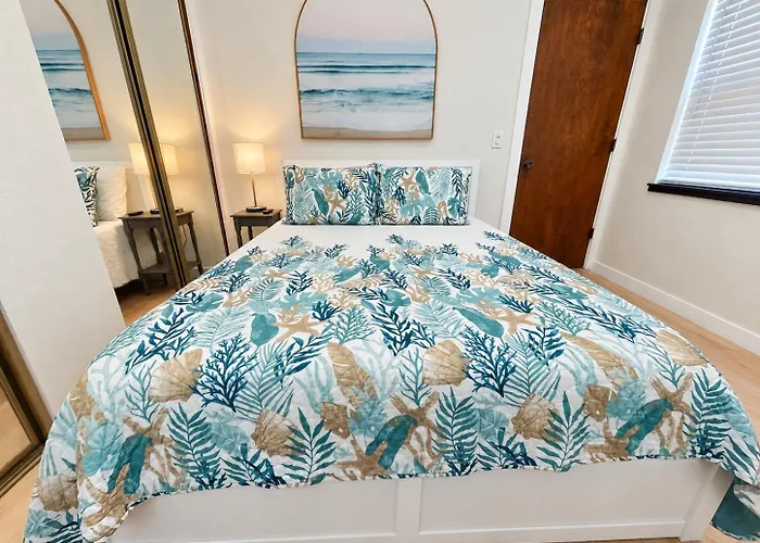 Gorgeous Townhouse One Block Away To Beaches! * Clearwater Beach