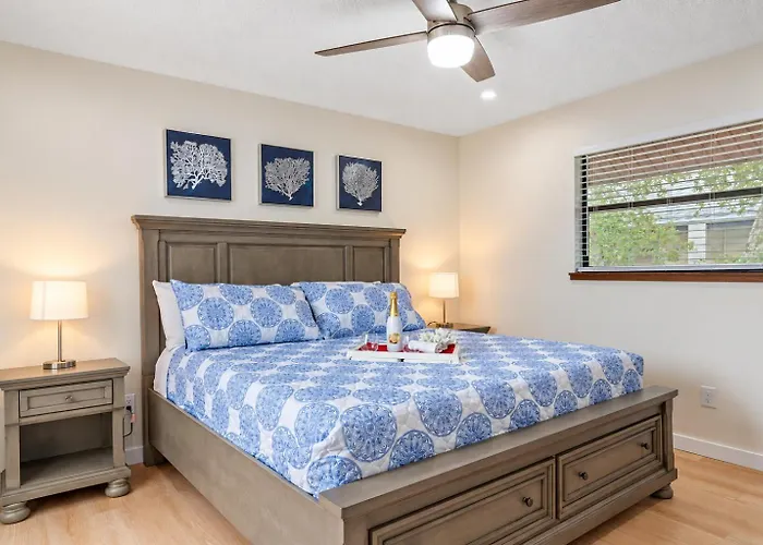 Сasa de vacaciones Gorgeous Townhouse One Block Away To Beaches!