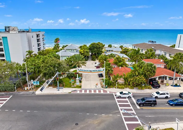 Gorgeous Townhouse One Block Away To Beaches! Holiday home
