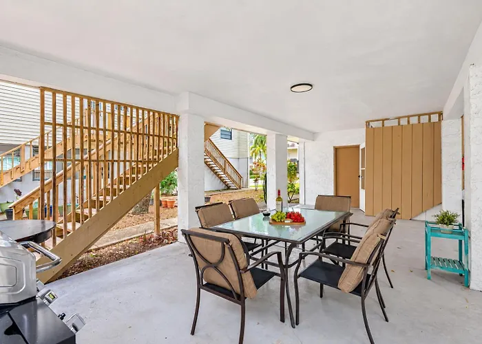 Gorgeous Townhouse One Block Away To Beaches! Clearwater Beach