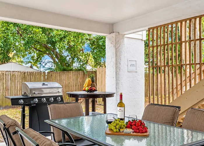 Gorgeous Townhouse One Block Away To Beaches! * Clearwater Beach
