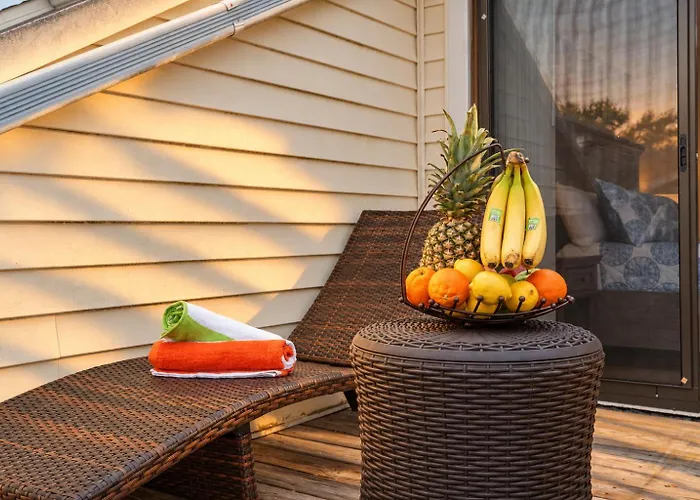 Gorgeous Townhouse One Block Away To Beaches! Сasa de vacaciones