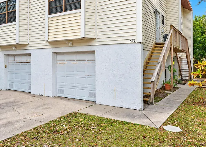 Gorgeous Townhouse One Block Away To Beaches! Clearwater Beach