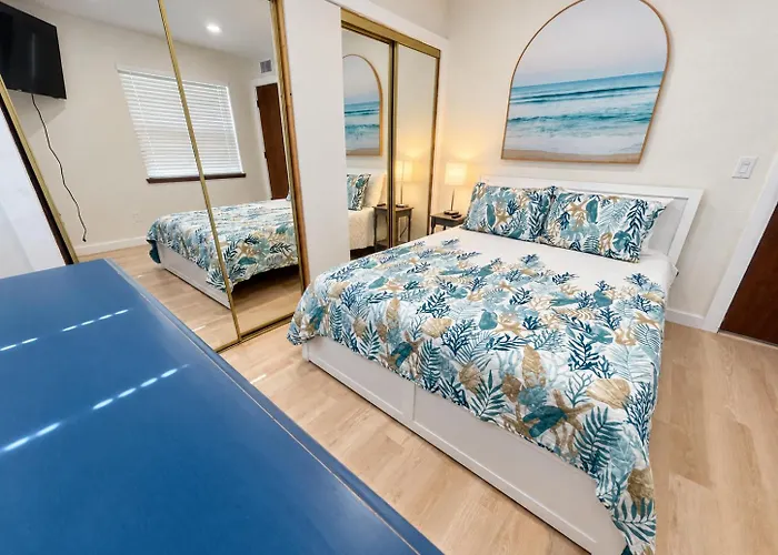 Gorgeous Townhouse One Block Away To Beaches! Clearwater Beach